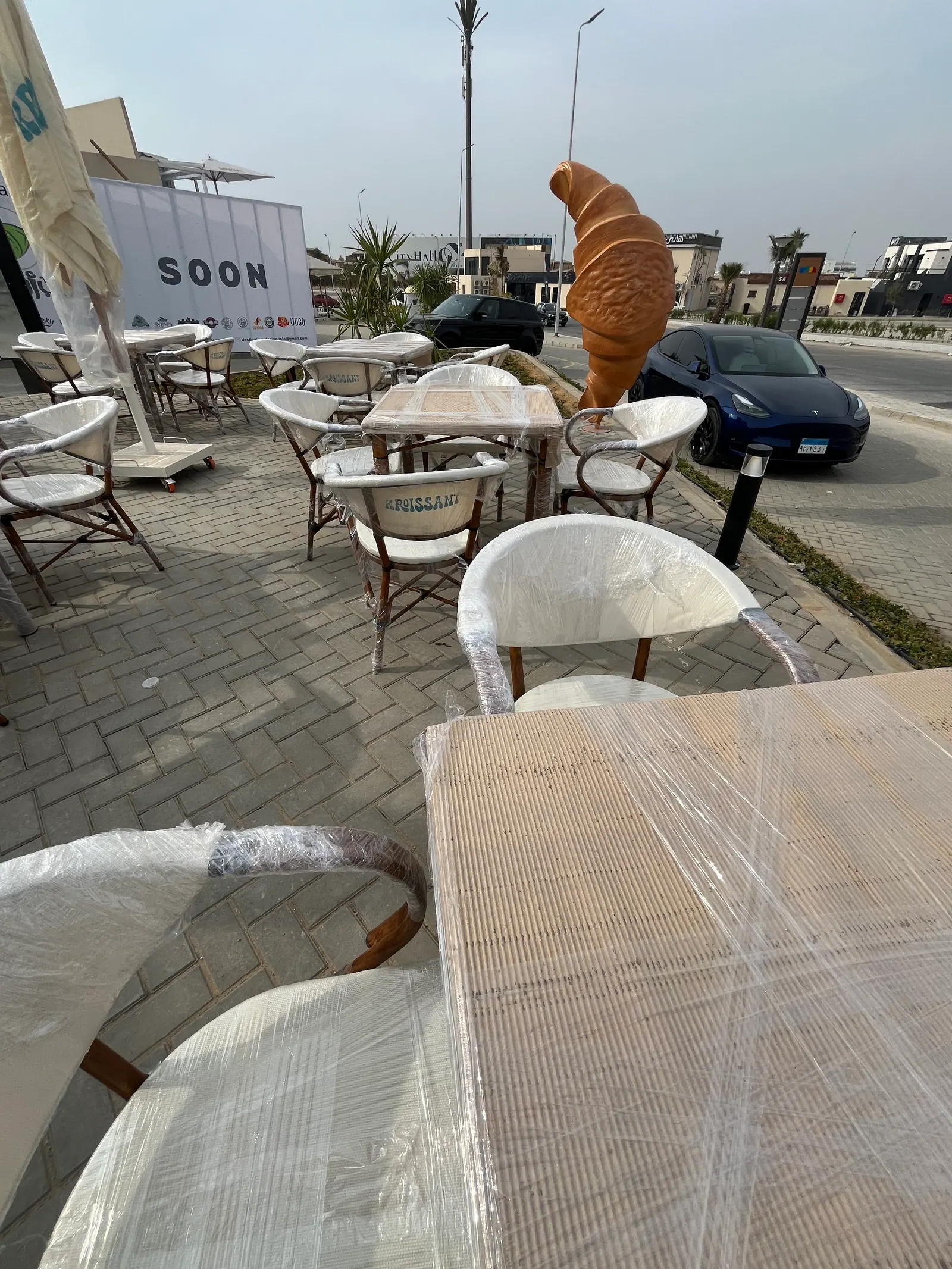 KROISSANT — Outdoor tables & chairs, view 3